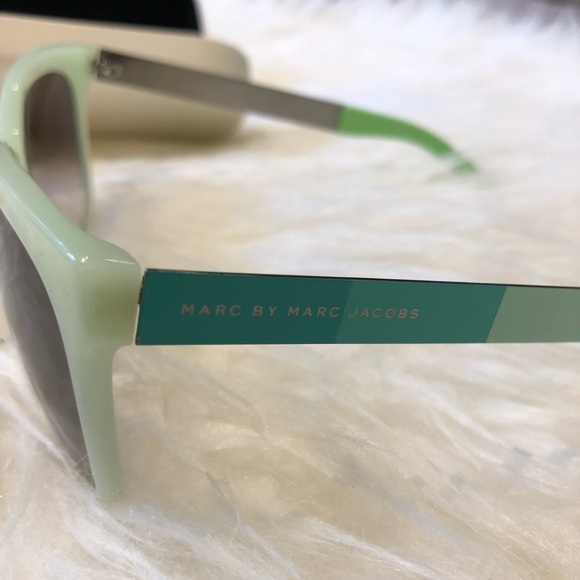 NWOT w/case Marc by Marc Jacobs Striped Sunglasses - Picture 7 of 8